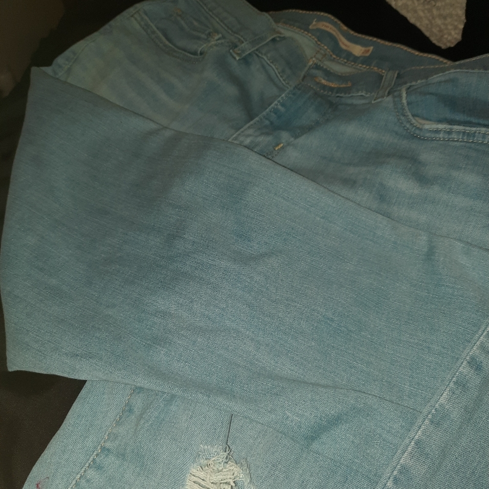 Cute ripped skinny jeans